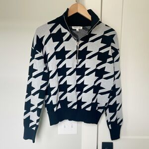 Vigoss Houndstooth Quarter-Zip Cropped Sweater - Size Medium - Black & Grey